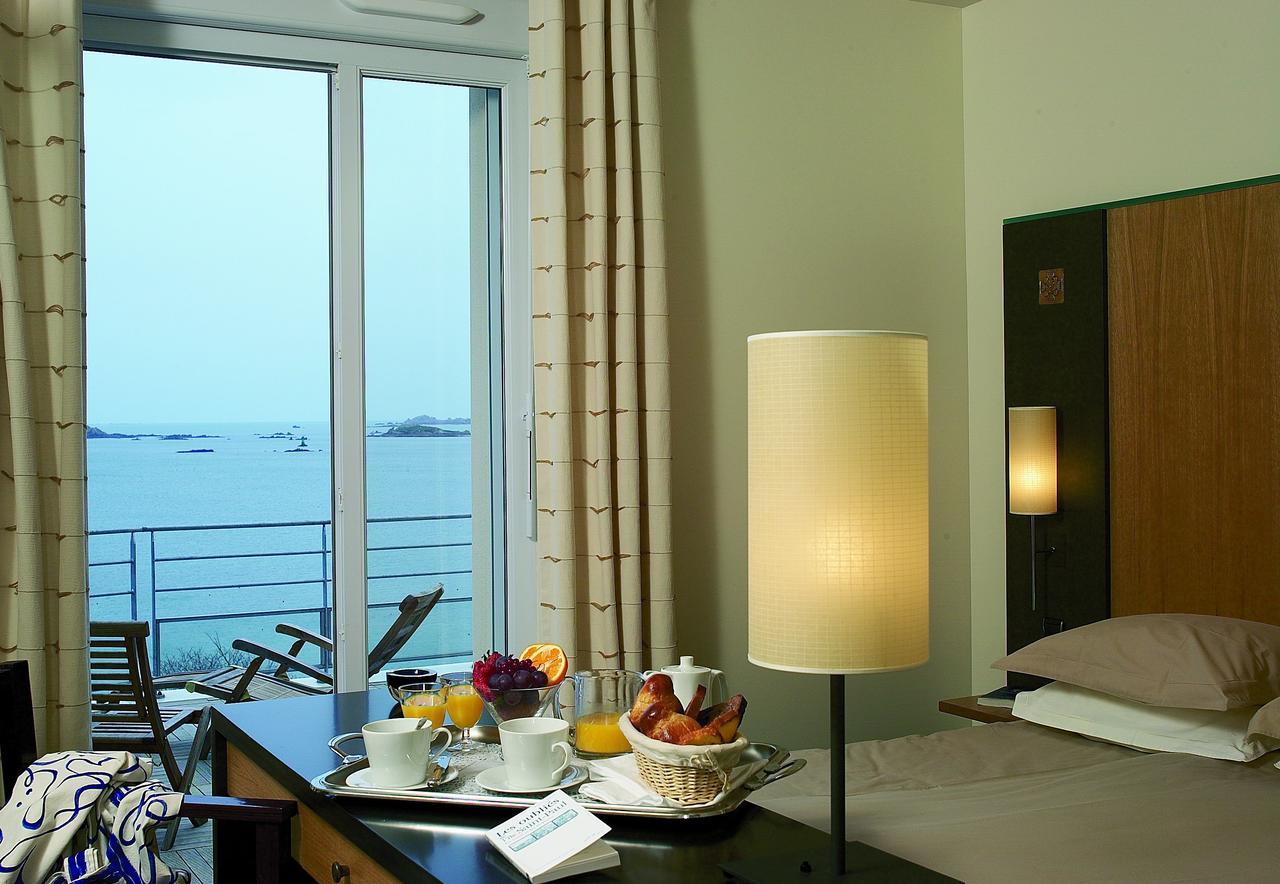 L'Hotel De Carantec Exteriör bild